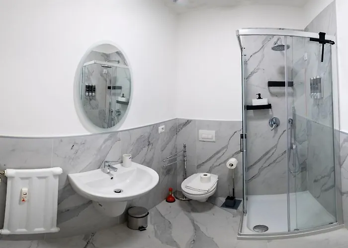 Modern 2br 2ba Metro Access 12min Duomo Сasa de vacaciones Milán