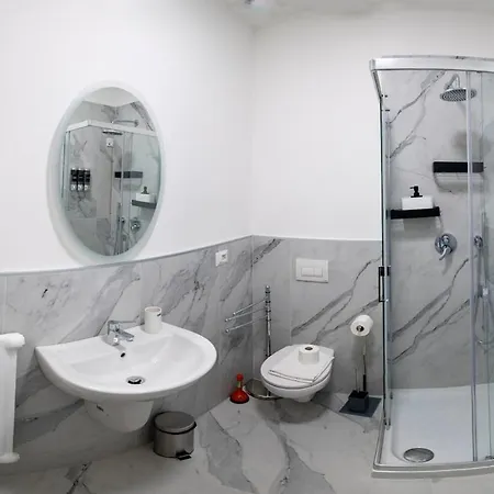 Modern 2br 2ba Metro Access 12min Duomo Vakantiehuis Milaan